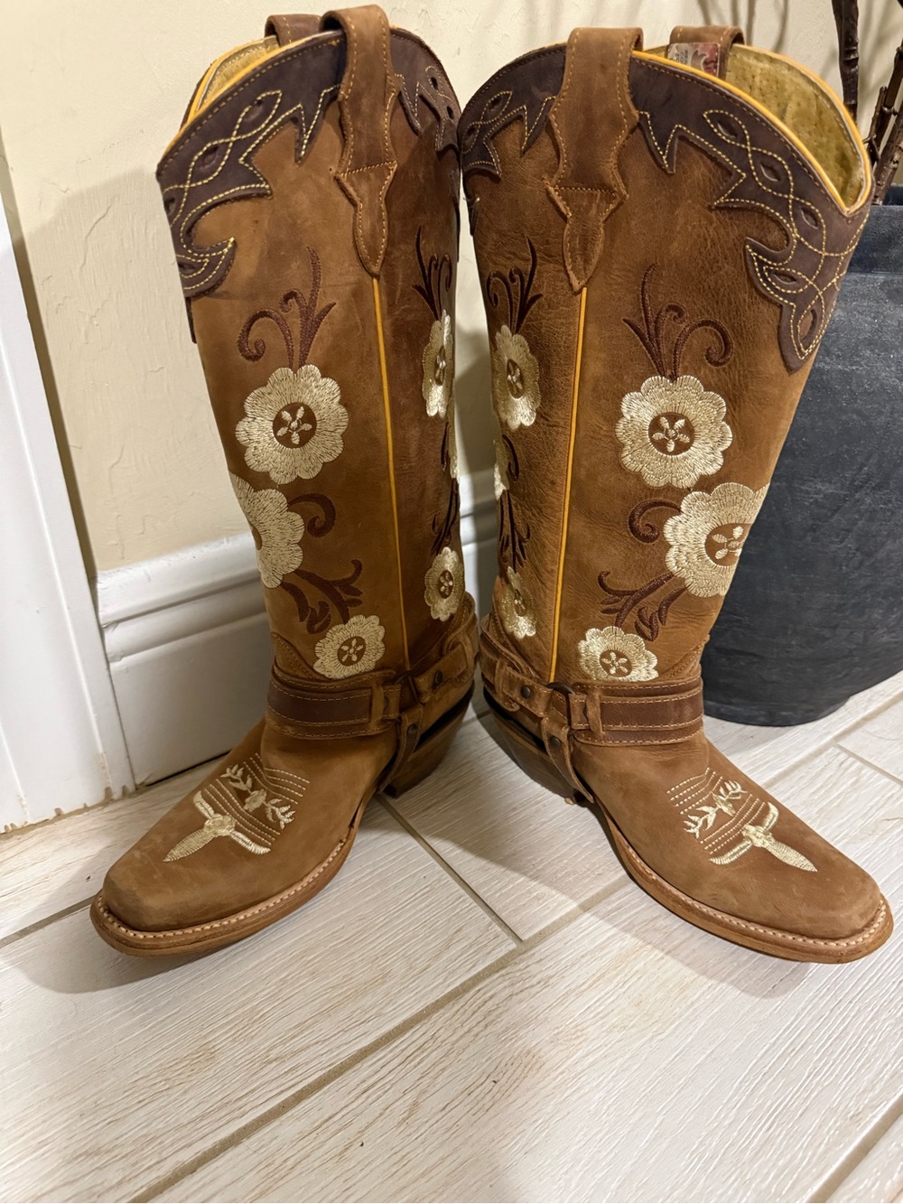 Brown Floral Embroidered Western Cowboy Boots